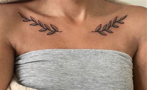 tatuajes arriba del pecho mujer|25 tatuajes en el pecho para mujer y hombre。